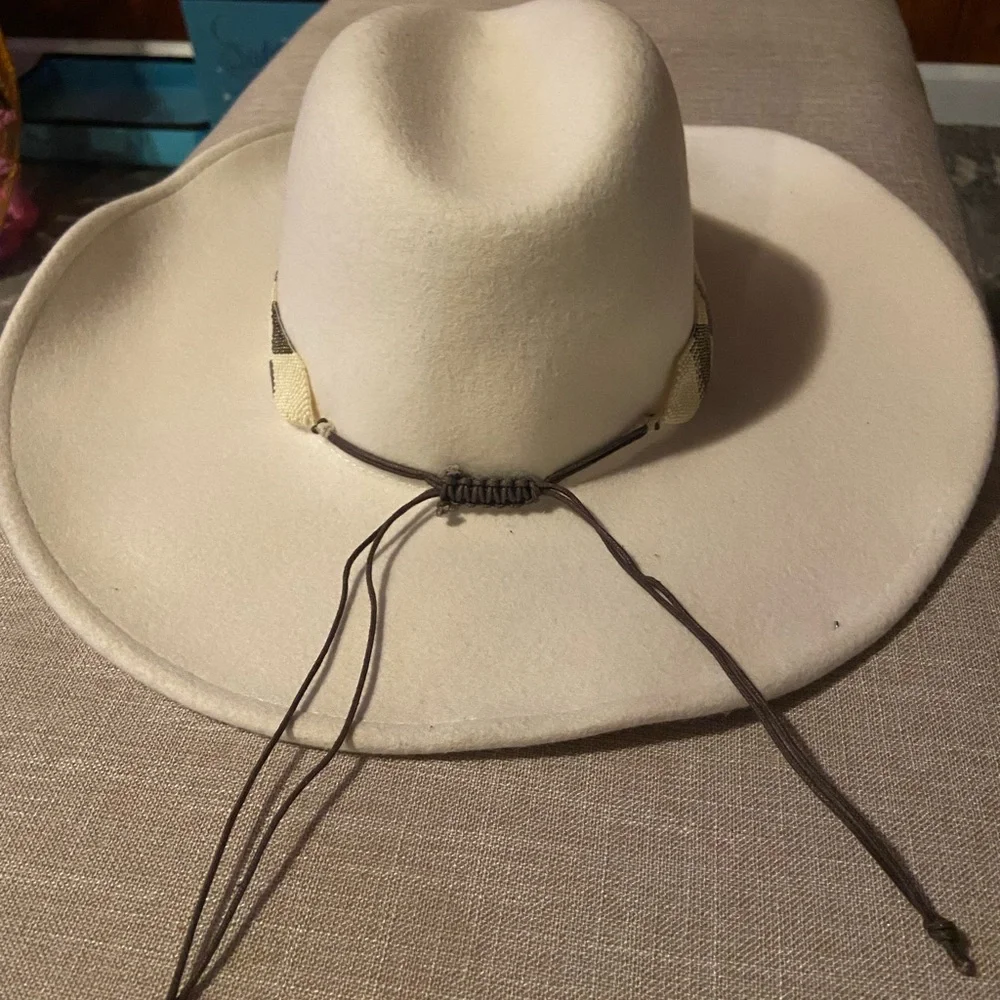 Revolve Cassidy Hat - Picture 6 of 6